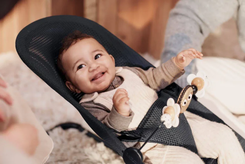 BABYBJORN – zabawka do leżaczka – Googly Eyes Black and White