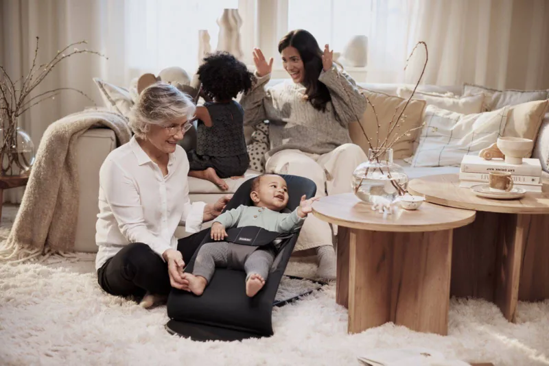 BABYBJORN – leżaczek BALANCE SOFT COTTON – Czarny / Ciemny Szary