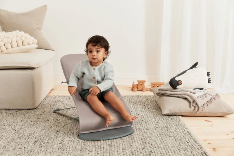 BABYBJORN – leżaczek BLISS – Piaskowy szary + zabawka do leżaczka BALANCE Googly Eyes