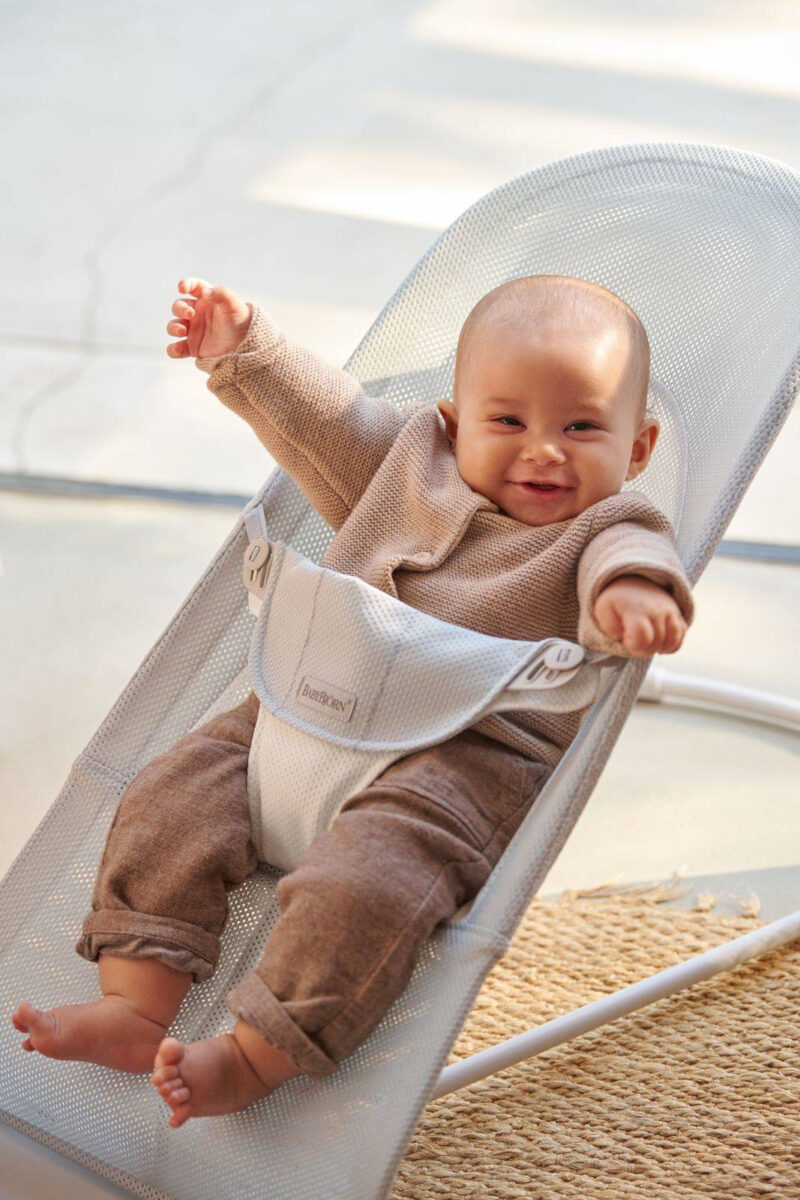 BABYBJORN – leżaczek BALANCE SOFT MESH – Szary/Biały