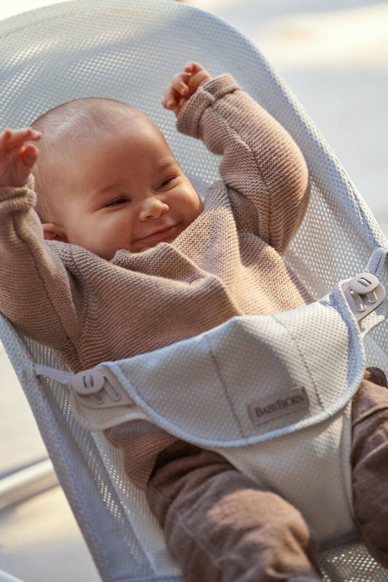 BABYBJORN – leżaczek BALANCE SOFT MESH – Szary/Biały