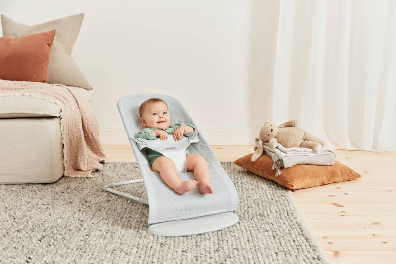 BABYBJORN – leżaczek BALANCE SOFT MESH – Szary/Biały