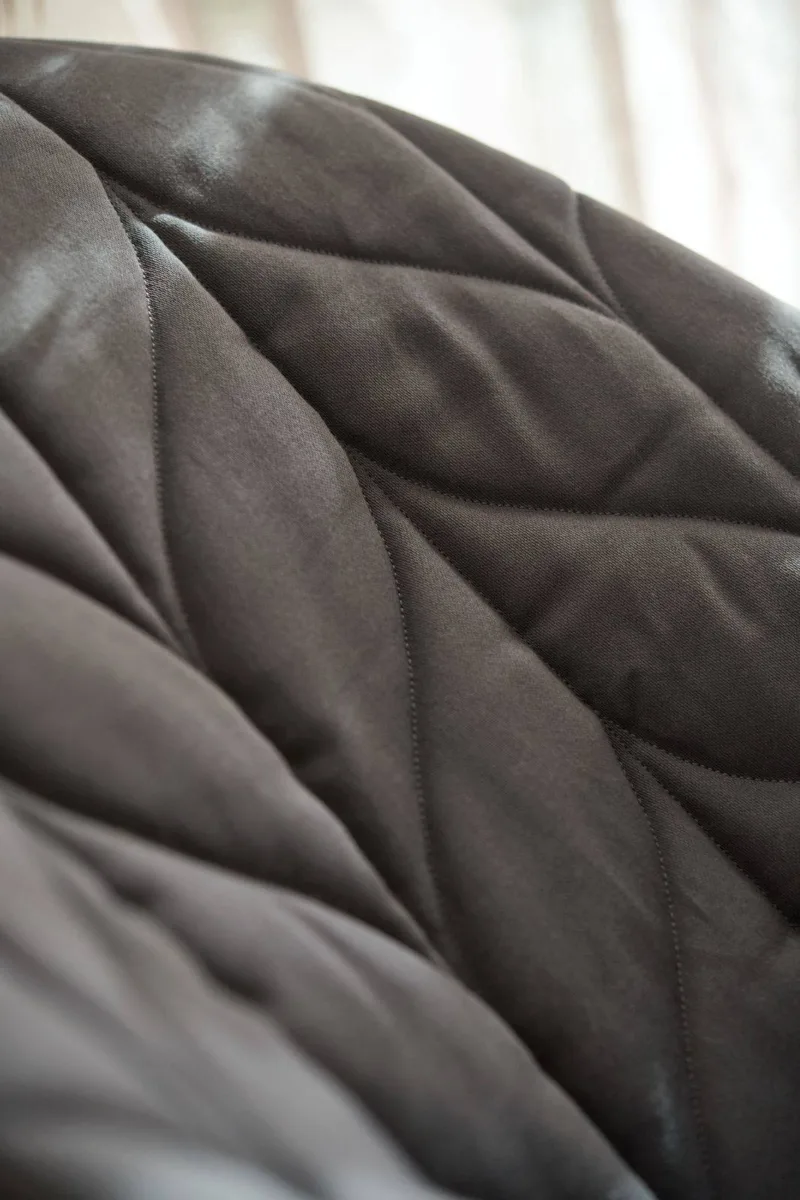 BABYBJORN – leżaczek BLISS COTTON, Petal Quilt, Antracyt + Zabawka BALANCE Googly Eyes