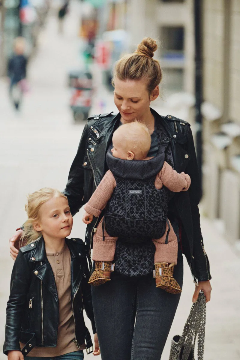 BABYBJORN MOVE 3D Mesh – nosidełko, Antracyt/Leopard