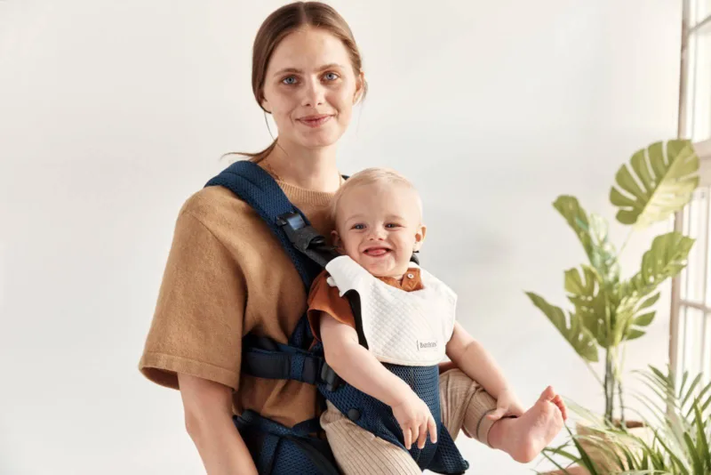 BABYBJORN – nosidełko Harmony 3D Mesh, Granatowy + śliniaczek do nosidełka Harmony