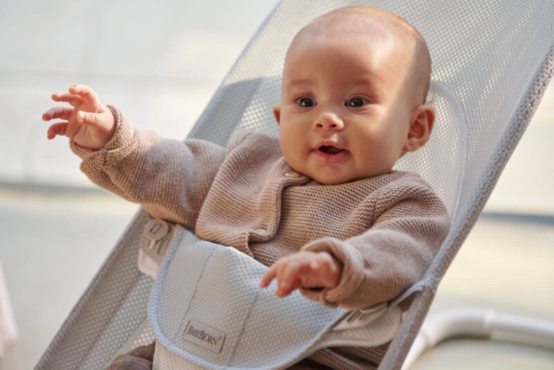 BABYBJORN – leżaczek BALANCE SOFT MESH – Szary/Biały