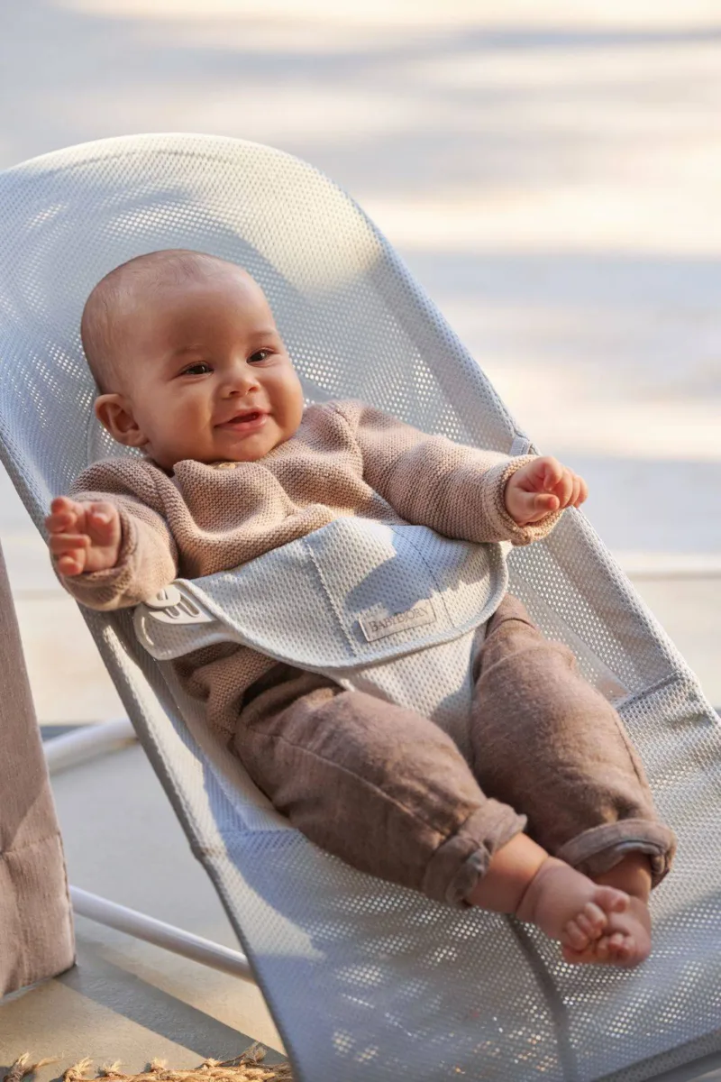 BABYBJORN – leżaczek BALANCE SOFT MESH – Szary/Biały