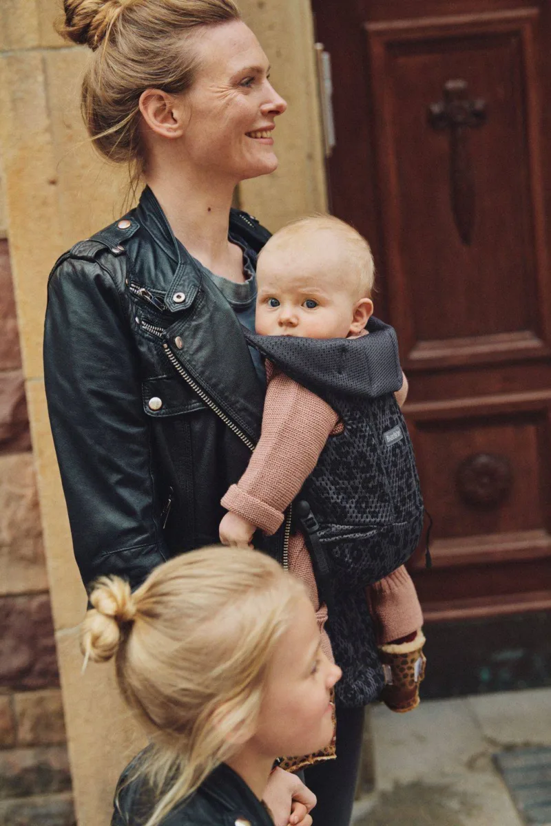 BABYBJORN MOVE 3D Mesh – nosidełko, Antracyt/Leopard