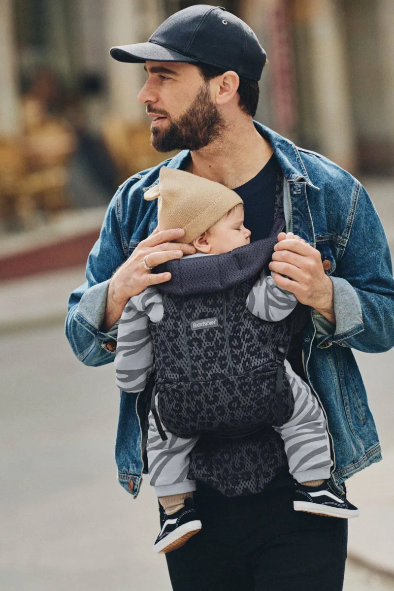 BABYBJORN MOVE 3D Mesh – nosidełko, Antracyt/Leopard