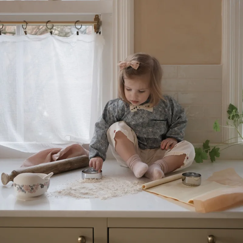 Elodie Details – zestaw do karmienia – miseczka i łyżeczka – Dalmatian Dots