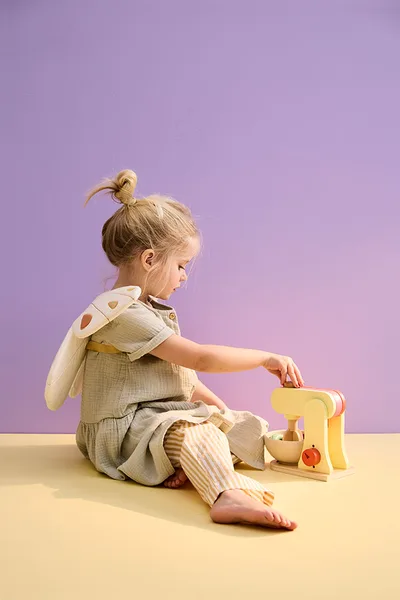 Drewniany mikser stojący żółty Kid’s Concept – KID’S HUB