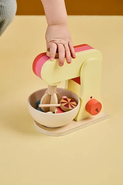 Drewniany mikser stojący żółty Kid’s Concept – KID’S HUB