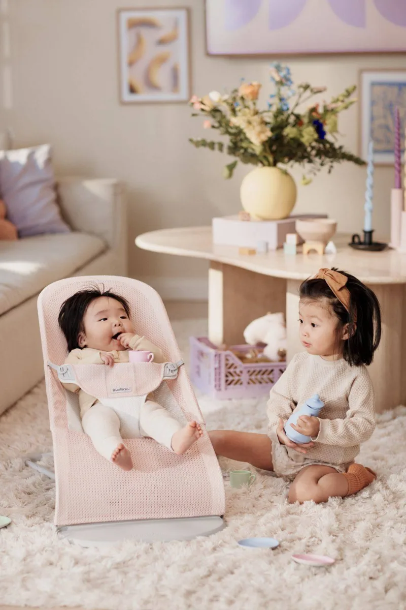 BABYBJORN – leżaczek BALANCE SOFT MESH – Różowy/Biały