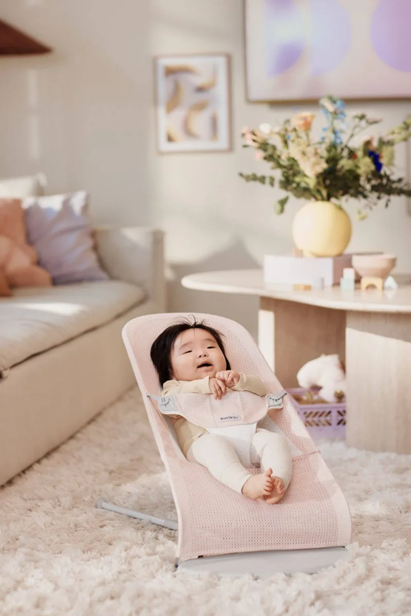 BABYBJORN – leżaczek BALANCE SOFT MESH – Różowy/Biały