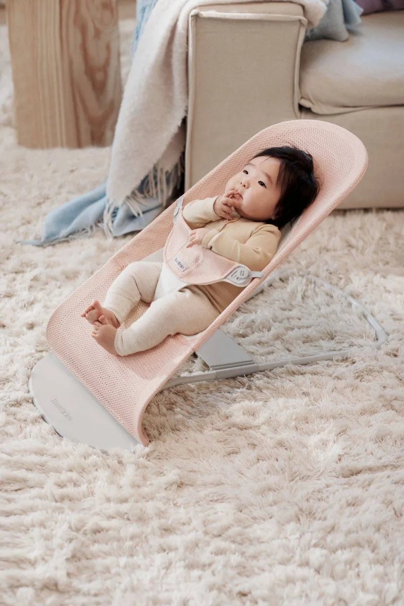 BABYBJORN – leżaczek BALANCE SOFT MESH – Różowy/Biały