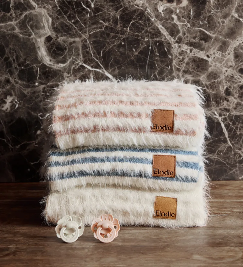 Kocyk Furry Knit Elodie Details – Berry Blue