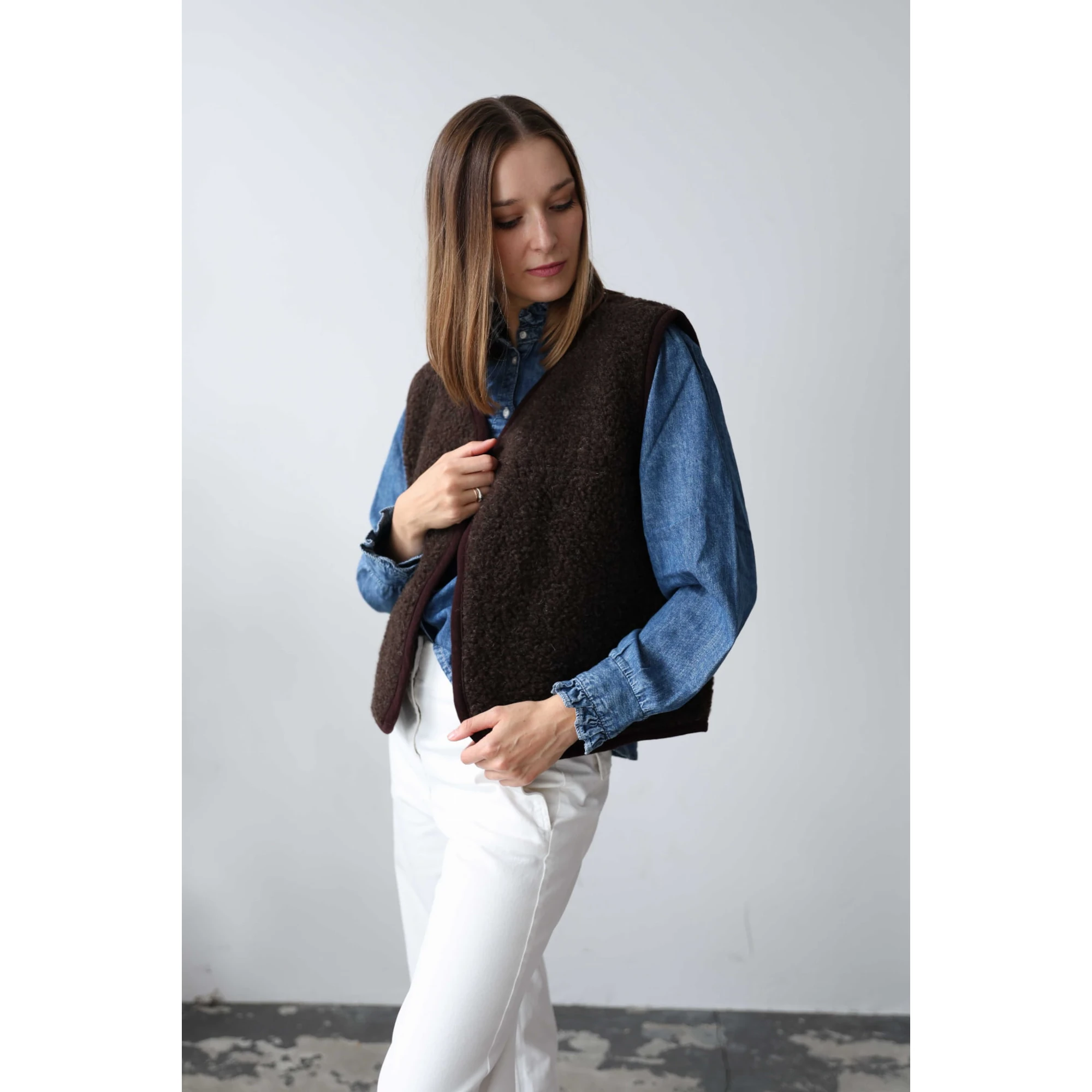 Kamizelka merino baranek Merinowca damska – ciemna czekolada
