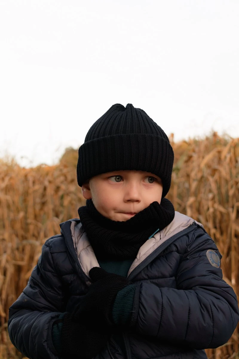 Czapka z wełny merino dla dzieci czarna – 1-2 lata