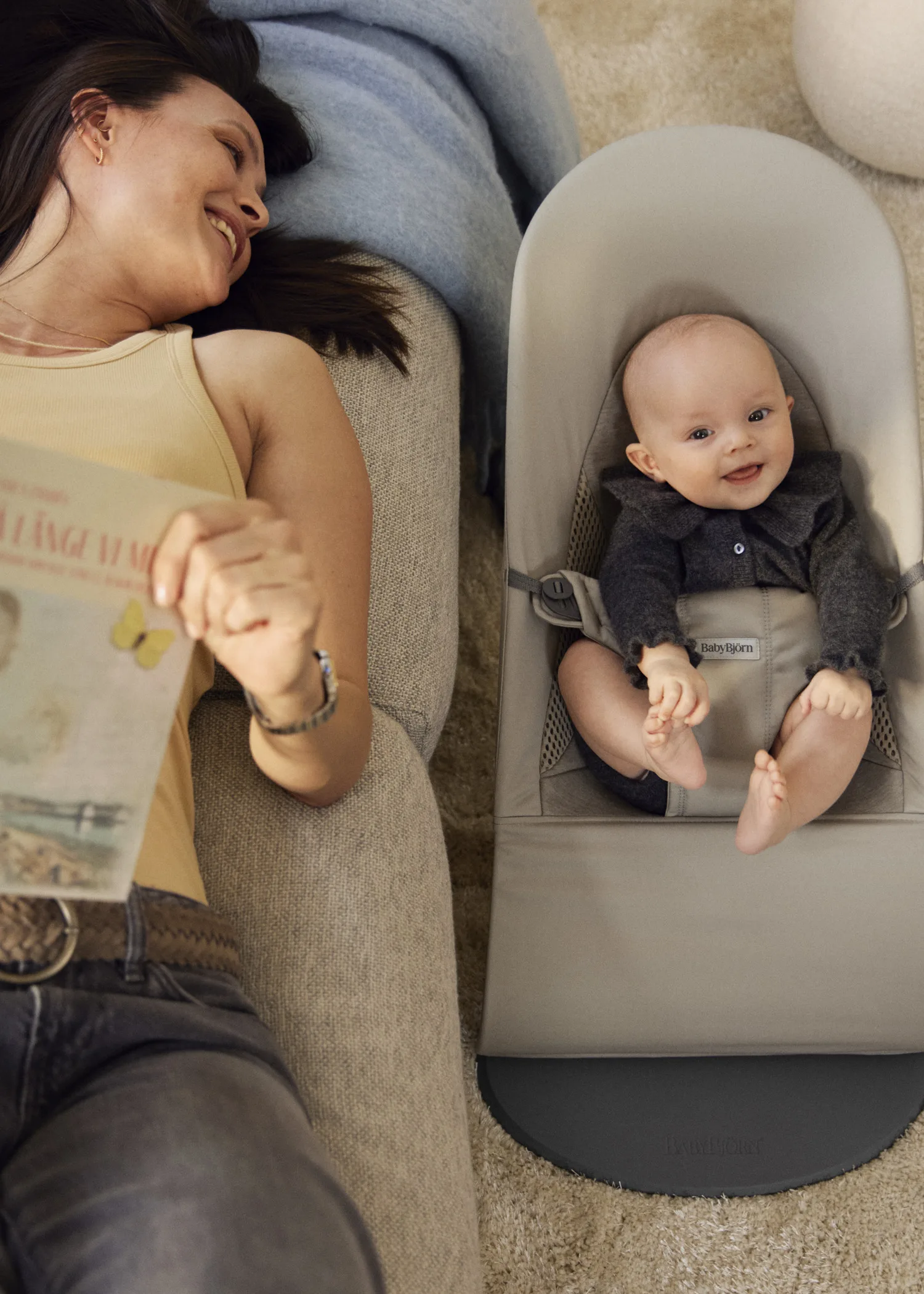 Leżaczek BALANCE SOFT WOVEN/JERSEY Tri Fabric BABYBJORN – Piaskowoszary