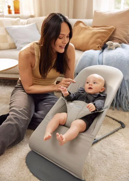 Leżaczek BALANCE SOFT WOVEN/JERSEY Tri Fabric BABYBJORN – Piaskowoszary